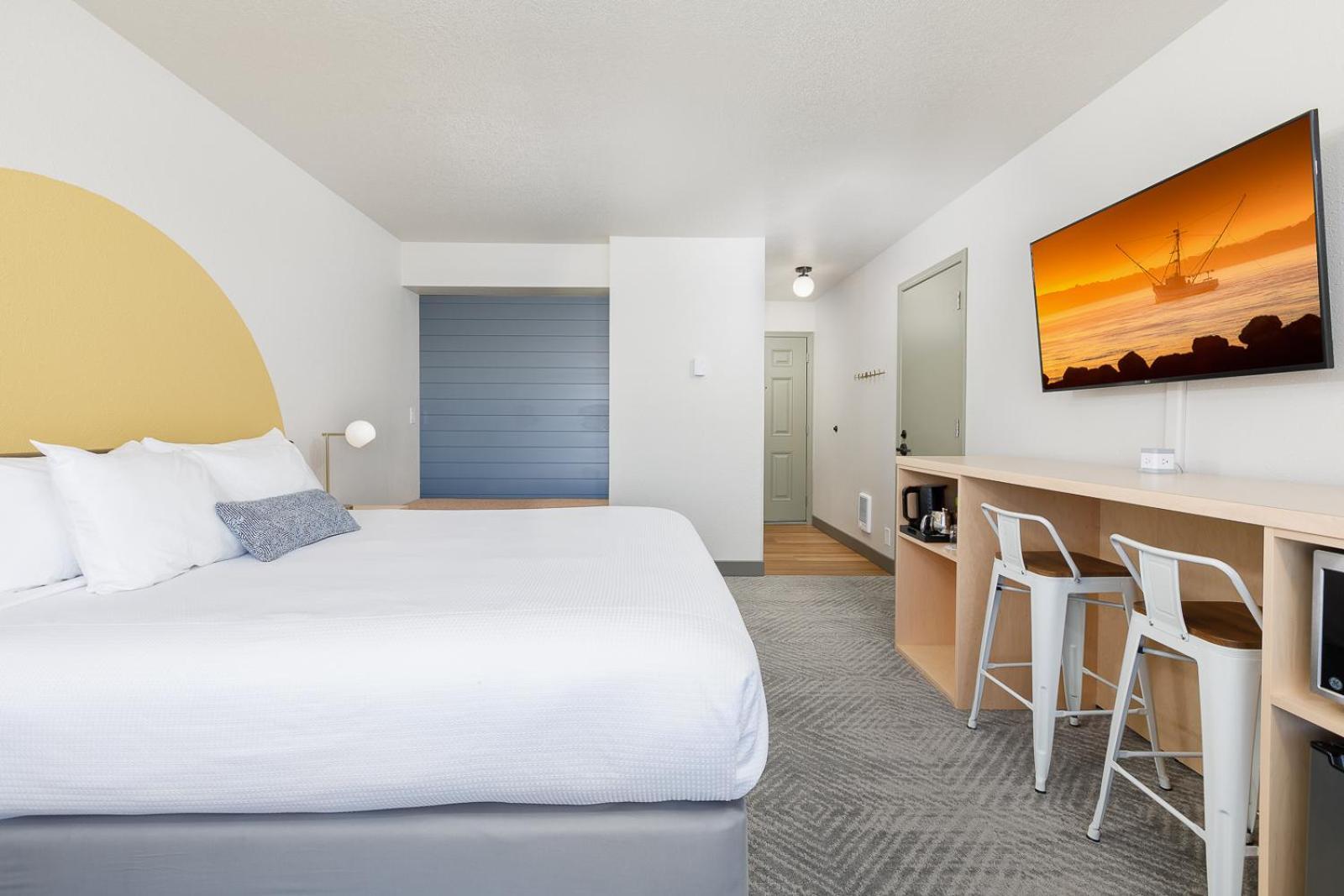 Surfland Hotel Lincoln City Room photo