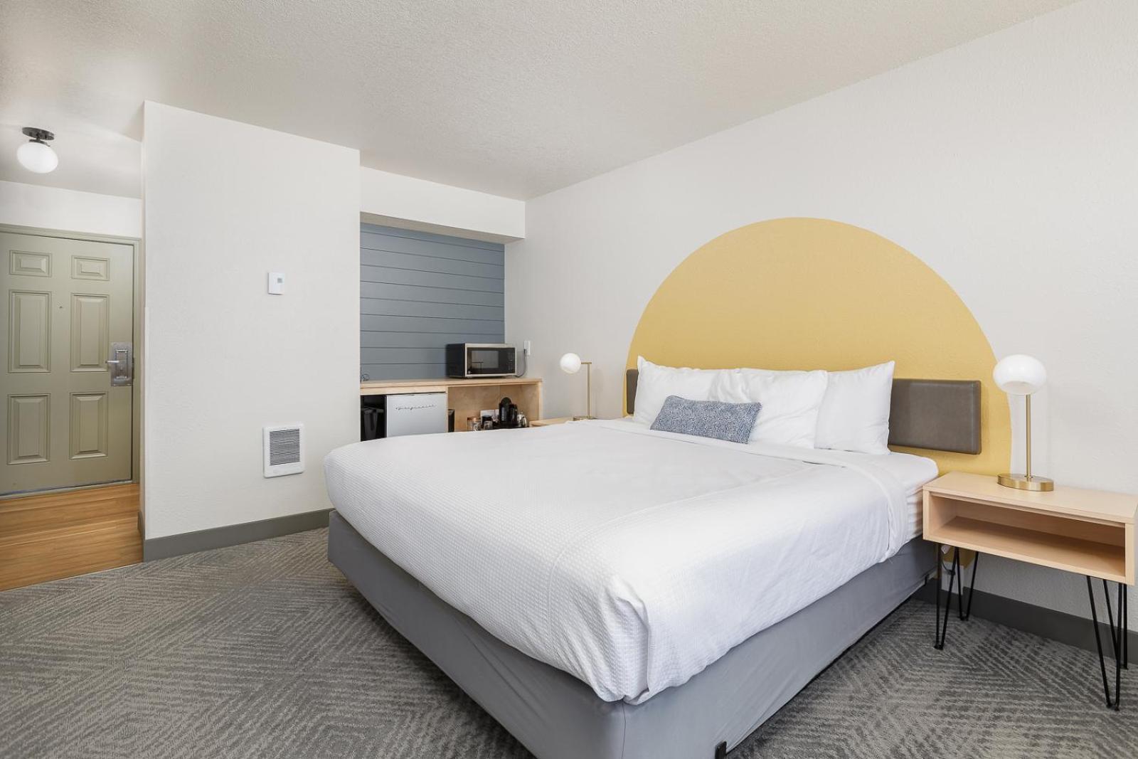 Surfland Hotel Lincoln City Room photo